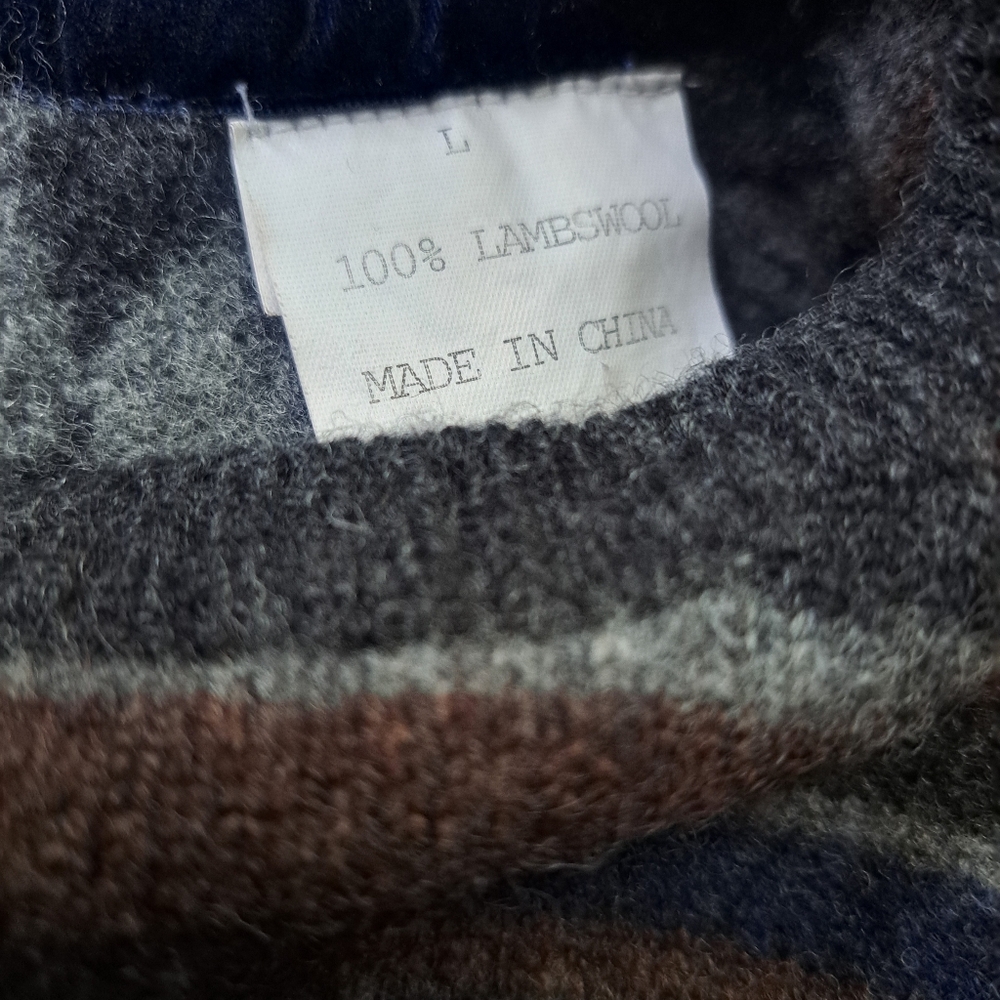 Robert Graham Gray and Black Patterned Crewneck Sweater - Picture 4 of 6